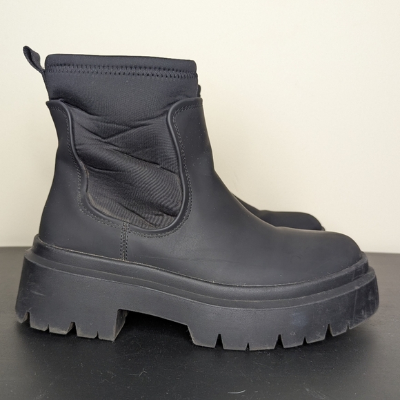 Torrid Women's‎ Chelsea Rain Boots Black Platform 7 Wide Width - Picture 1 of 12